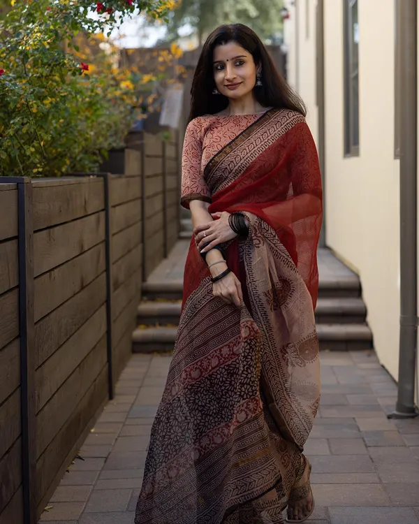 Laal_Rekha_-_Red_Linen_Saree_with_Designer_Border_&_Matching_Blouse