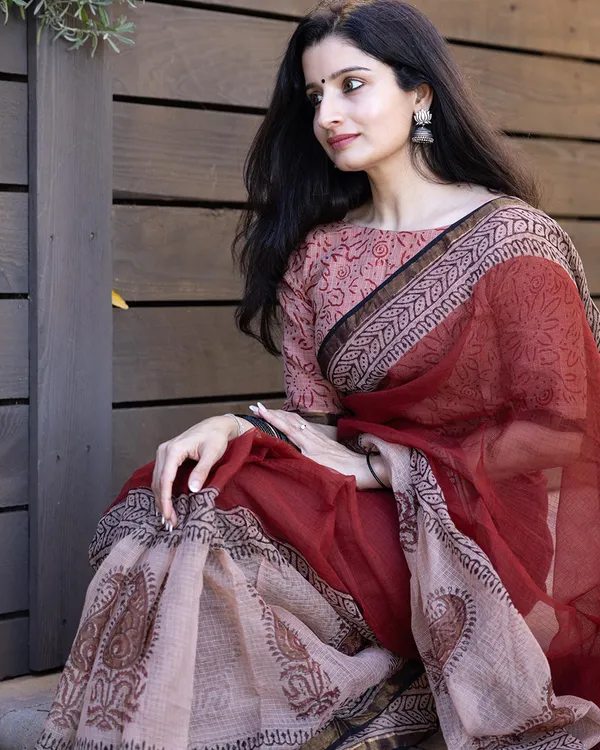 Laal_Rekha_-_Red_Linen_Saree_with_Designer_Border_&_Matching_Blouse