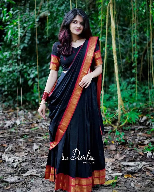 Black_And_Red_Kanchipuram_Zari_Weaving_Half_Saree_With_Blouse__Silk_Dupatta