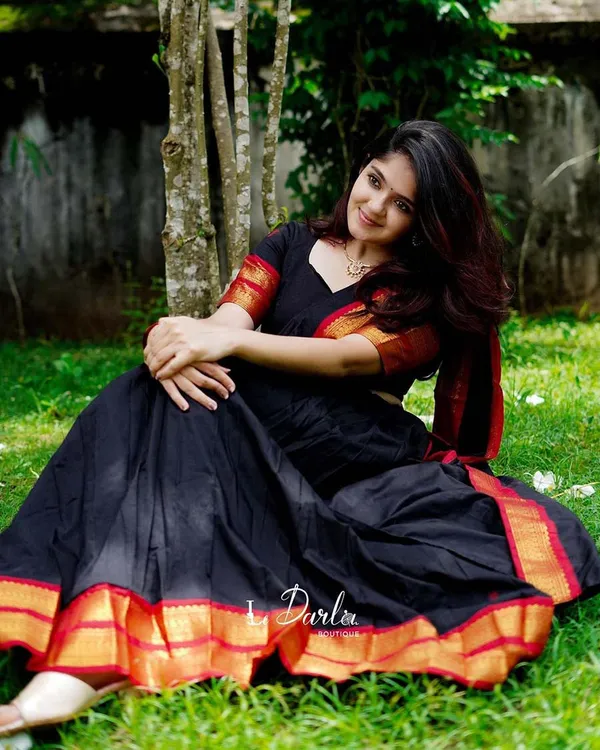 Black_And_Red_Kanchipuram_Zari_Weaving_Half_Saree_With_Blouse__Silk_Dupatta