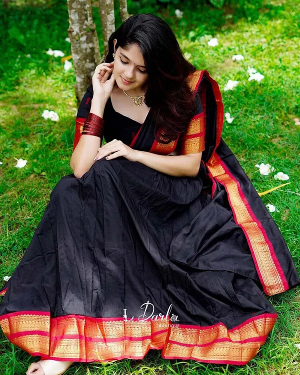 Black_And_Red_Kanchipuram_Zari_Weaving_Half_Saree_With_Blouse__Silk_Dupatta