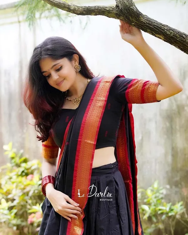Black_And_Red_Kanchipuram_Zari_Weaving_Half_Saree_With_Blouse__Silk_Dupatta