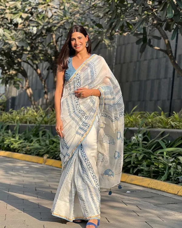 Safed_Saaya_-_White_Linen_Saree_with_Blue_Color_Blouse
