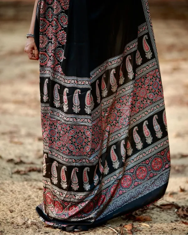 Black_Color_1_Minute_Ready_to_Wear_Digitial_Printed_Crape_Silk_Saree
