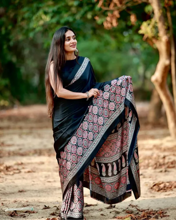 Black_Color_1_Minute_Ready_to_Wear_Digitial_Printed_Crape_Silk_Saree