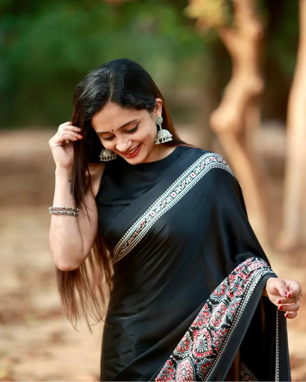 Black_Color_1_Minute_Ready_to_Wear_Digitial_Printed_Crape_Silk_Saree