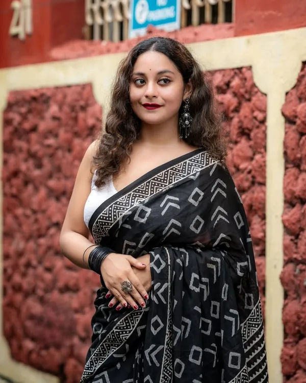 Black_Color_1_Minute_Ready_To_Wear_Mulmul_Cotton_Digital_Printed_Saree_With_Pocket