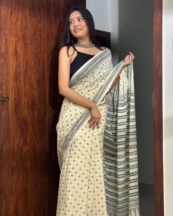Cream_Color_1_-_Minute_Ready_to_Wear_Mulmul_Cotton_Saree_with_Blouse_Piece