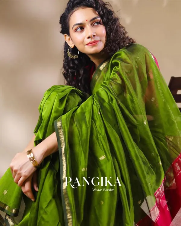 Green_And_Pink_Premium_Cotton_Silk_Saree_With_Classy_Blouse_and_tassels