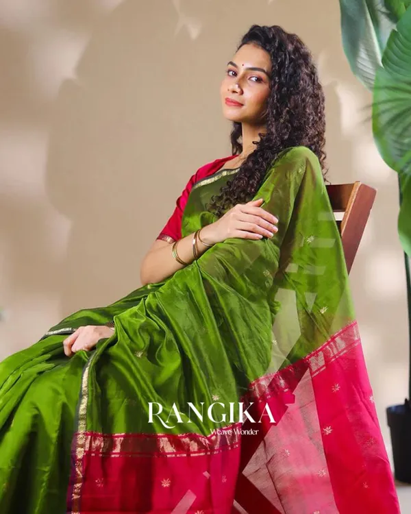 Green_And_Pink_Premium_Cotton_Silk_Saree_With_Classy_Blouse_and_tassels