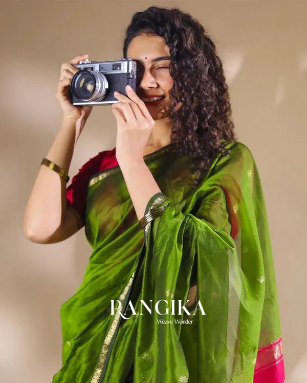 Green_And_Pink_Premium_Cotton_Silk_Saree_With_Classy_Blouse_and_tassels