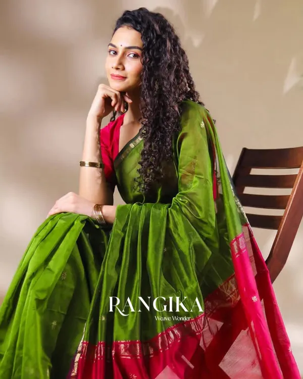 Green_And_Pink_Premium_Cotton_Silk_Saree_With_Classy_Blouse_and_tassels