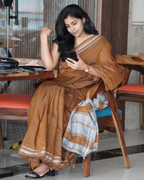 Tejas_Dhara_-_Saffron_Linen_Saree_with_Silver_Border_Design_&_Blouse_Piece