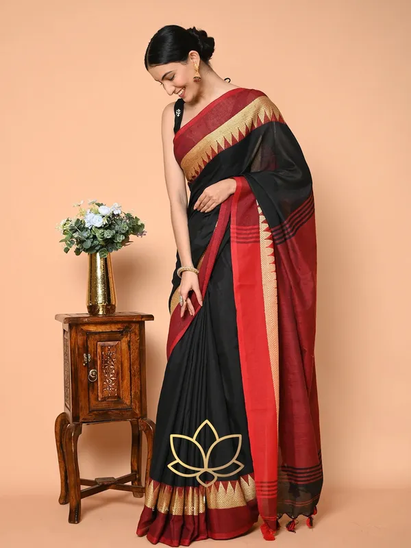 Black_&_Red_Mulmul_Cotton_Saree_with_Golden_Triangle_Border,_with_Blouse_Piece
