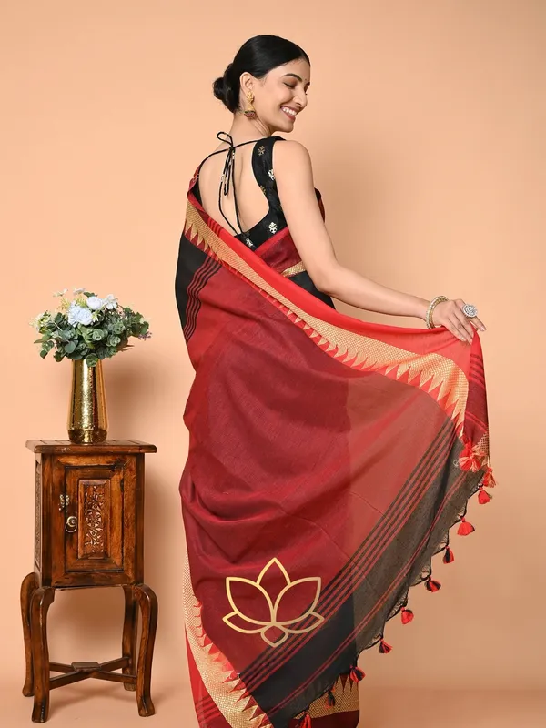 Black_&_Red_Mulmul_Cotton_Saree_with_Golden_Triangle_Border,_with_Blouse_Piece