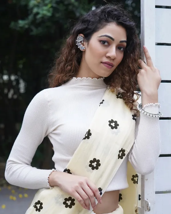 Cream_Color_1_-_Minute_Ready_to_Wear_Mulmul_Cotton_Saree_with_Blouse_Piece
