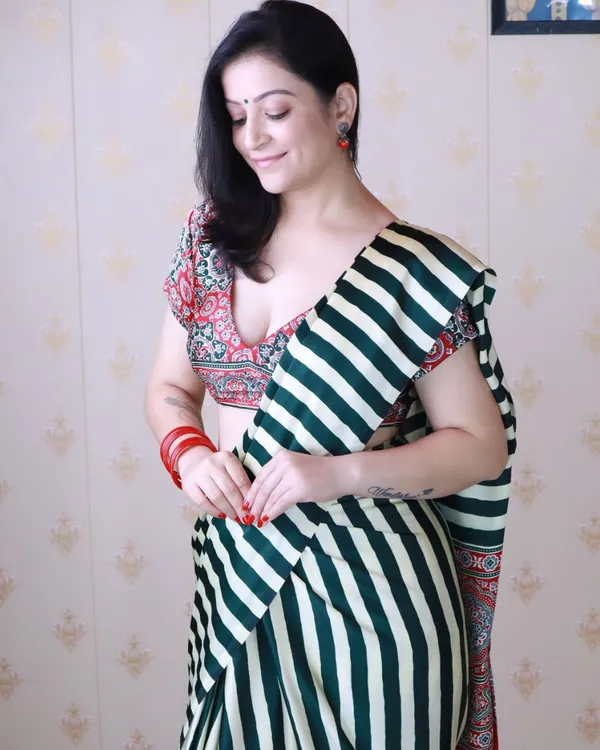 Green_Color_1_Minute_Ready_to_Wear_Digitial_Printed_Crape_Silk_Saree