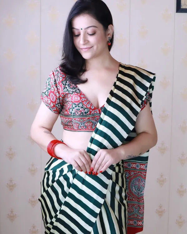 Green_Color_1_Minute_Ready_to_Wear_Digitial_Printed_Crape_Silk_Saree