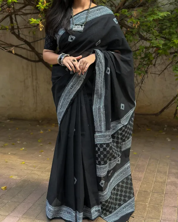 Tamas_Rekha_-_Elegant_Black_Saree_with_Striking_White_Border_&_Blouse_Piece