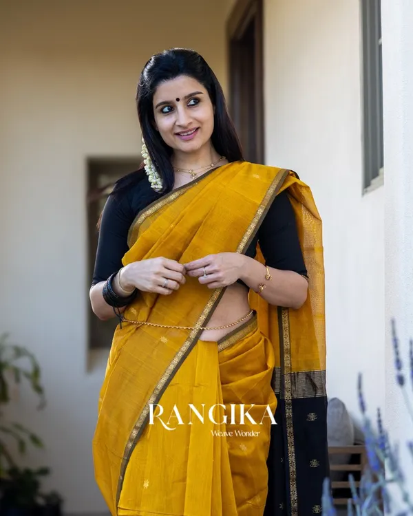 Mustard_Yellow_Premium_Cotton_Silk_Saree_With_Classy_Blouse_and_tassels