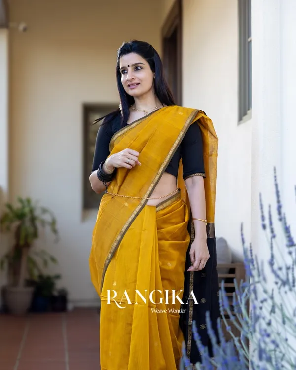 Mustard_Yellow_Premium_Cotton_Silk_Saree_With_Classy_Blouse_and_tassels