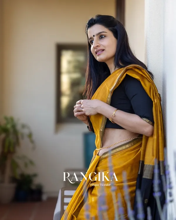 Mustard_Yellow_Premium_Cotton_Silk_Saree_With_Classy_Blouse_and_tassels