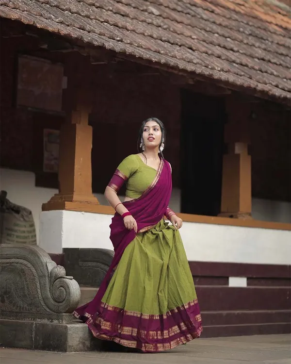 Light_Green_And_Pink_Kanchipuram_Zari_Weaving_Half_Saree_With_Blouse___Silk_Dupatta