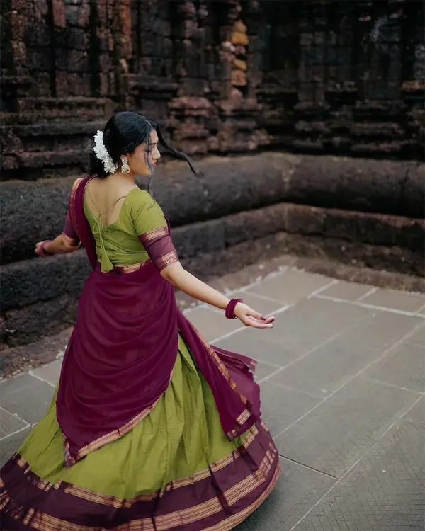 Light_Green_And_Pink_Kanchipuram_Zari_Weaving_Half_Saree_With_Blouse___Silk_Dupatta
