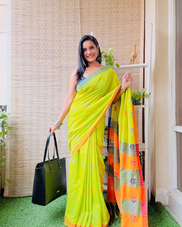 Golden_Hour_-_English_Yellow_Linen_Saree_with_Black_Blouse