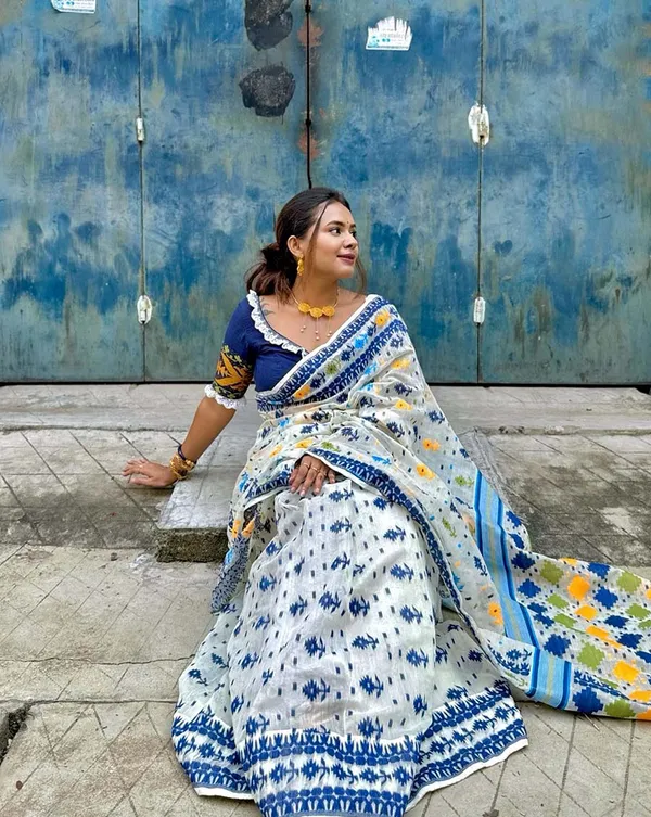 Pearl_Blue_-_White_Linen_Saree_with_Blue_Blouse_Piece