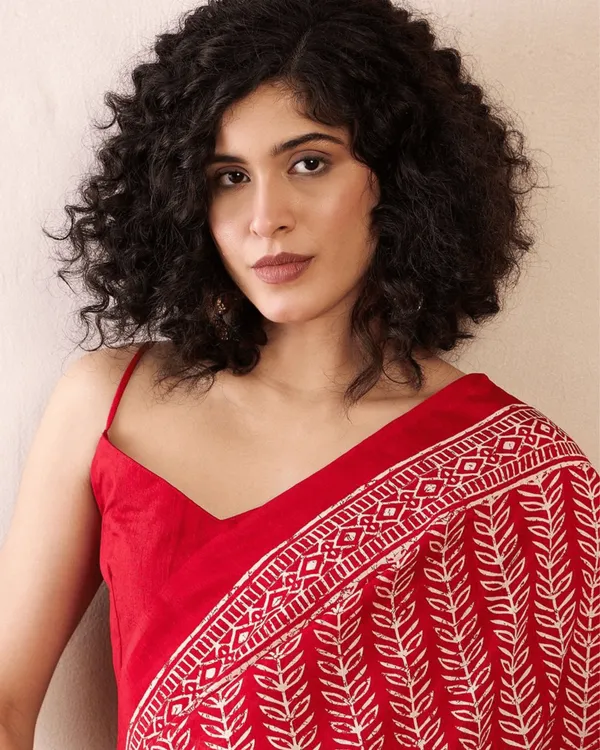 Red_Color_1_-_Minute_Ready_to_Wear_Mulmul_Cotton_Saree_with_Blouse_Piece
