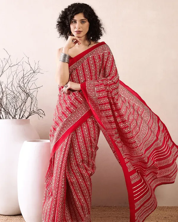 Red_Color_1_-_Minute_Ready_to_Wear_Mulmul_Cotton_Saree_with_Blouse_Piece