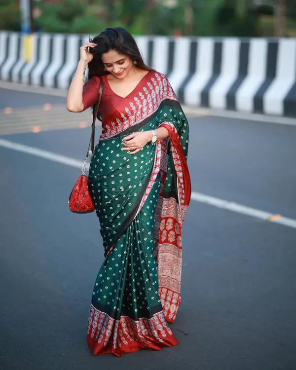 Green_And_Red_Color_1_Minute_Ready_to_Wear_Digitial_Printed_Crape_Silk_Saree