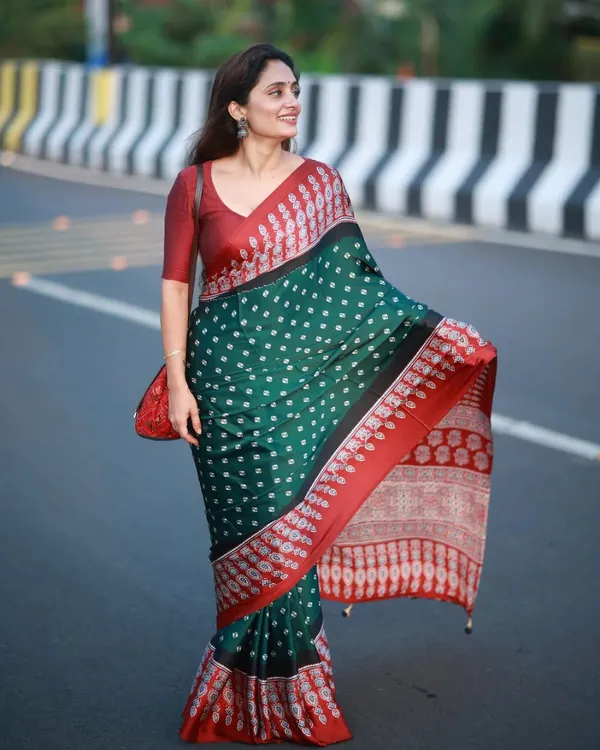 Green_And_Red_Color_1_Minute_Ready_to_Wear_Digitial_Printed_Crape_Silk_Saree