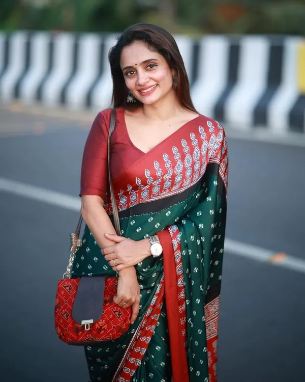 Green_And_Red_Color_1_Minute_Ready_to_Wear_Digitial_Printed_Crape_Silk_Saree