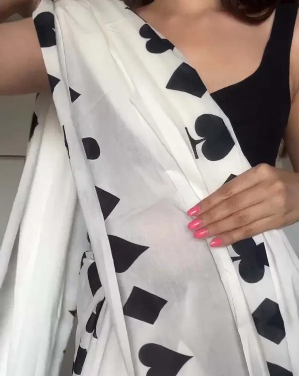 Moonlit_Edge_-_White_Color_Linen_Saree_with_Black_Color_Blouse