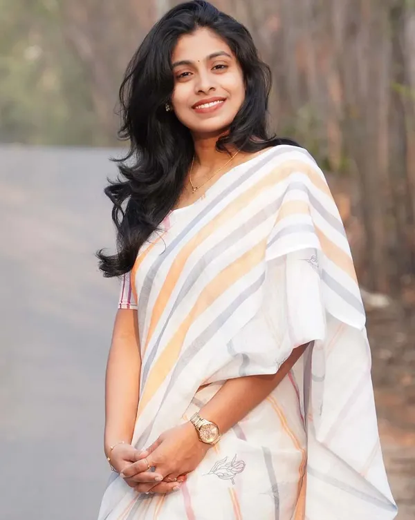 Safed_Noor_-_Classic_White_Linen_1-Minute_Ready_to_Wear_Saree_with_White_Blouse