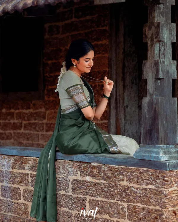 Light_Green_And_Green_Kanchipuram_Zari_Weaving_Half_Saree_With_Blouse___Silk_Dupatta