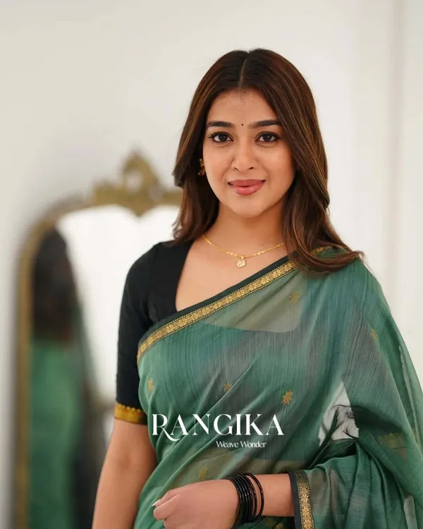 Bottle_Green_Premium_Cotton_Silk_Saree_With_Classy_Blouse_and_tassels