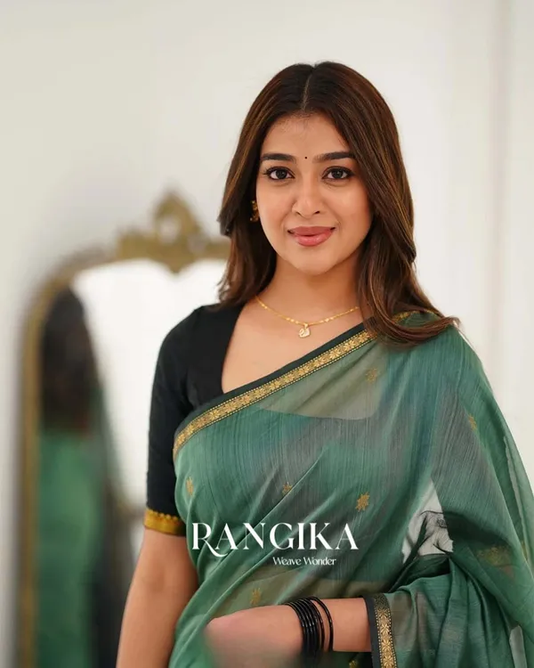 Bottle_Green_Premium_Cotton_Silk_Saree_With_Classy_Blouse_and_tassels