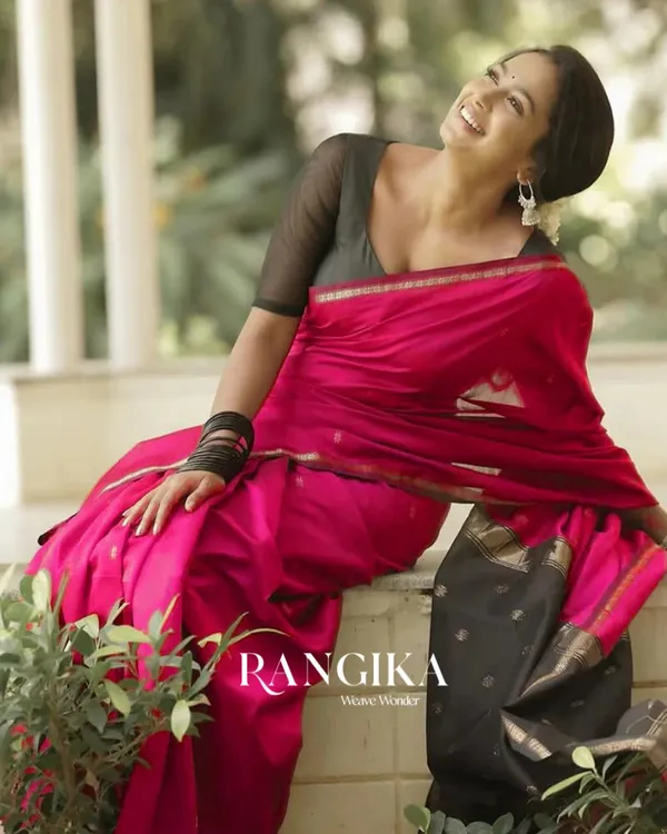 Pink_And_Black_Premium_Cotton_Silk_Saree_With_Classy_Blouse_and_tassels