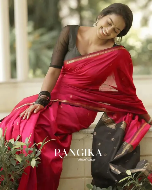 Pink_And_Black_Premium_Cotton_Silk_Saree_With_Classy_Blouse_and_tassels