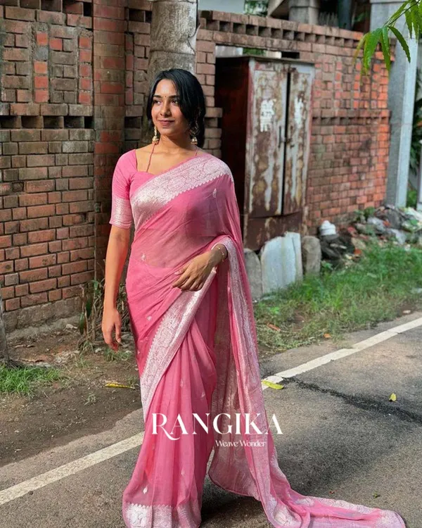 Pink_Color_Premium_Cotton_Silk_Saree_With_Classy_Blouse_and_tassels