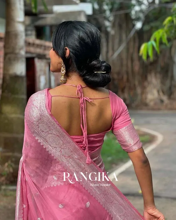 Pink_Color_Premium_Cotton_Silk_Saree_With_Classy_Blouse_and_tassels