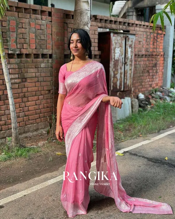 Pink_Color_Premium_Cotton_Silk_Saree_With_Classy_Blouse_and_tassels
