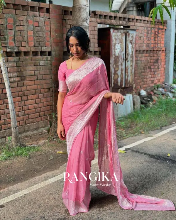 Pink_Color_Premium_Cotton_Silk_Saree_With_Classy_Blouse_and_tassels