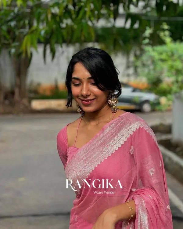 Pink_Color_Premium_Cotton_Silk_Saree_With_Classy_Blouse_and_tassels