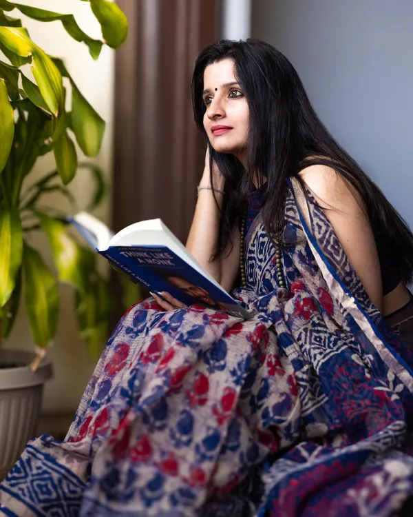 Neel_Aruna_-_Navy_Blue_&_Rust_Linen_Saree_with_All_Over_Design_&_Blouse_Piece