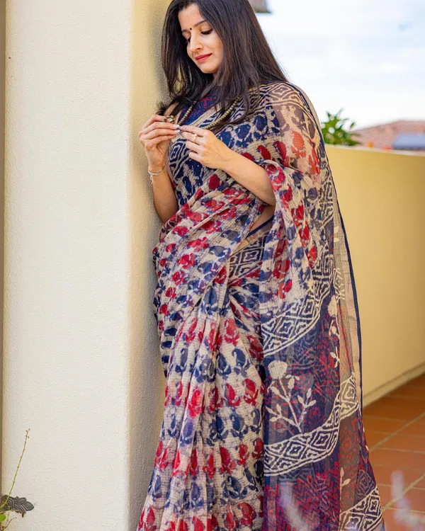 Neel_Aruna_-_Navy_Blue_&_Rust_Linen_Saree_with_All_Over_Design_&_Blouse_Piece