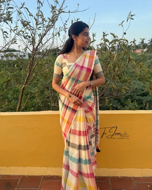 Shweta_Rangoli_-_White_Linen_Saree_with_Rainbow_Stripe_&_Blouse_Piece